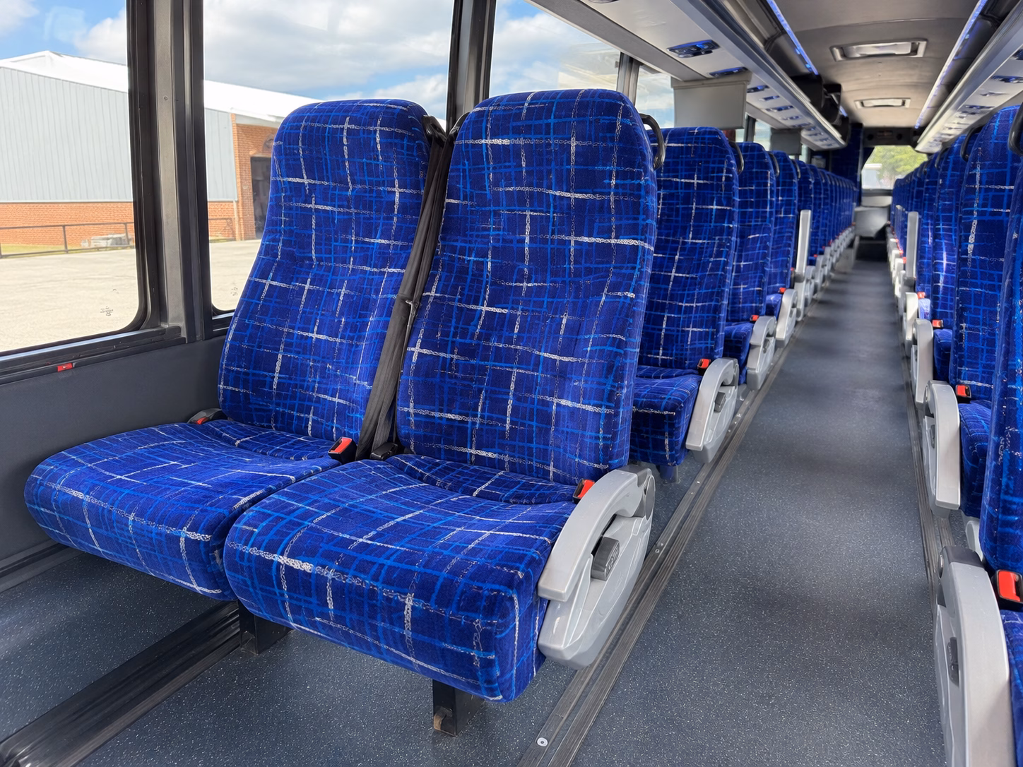 charter buses and minibuses for seattle elementary and middle school field trips